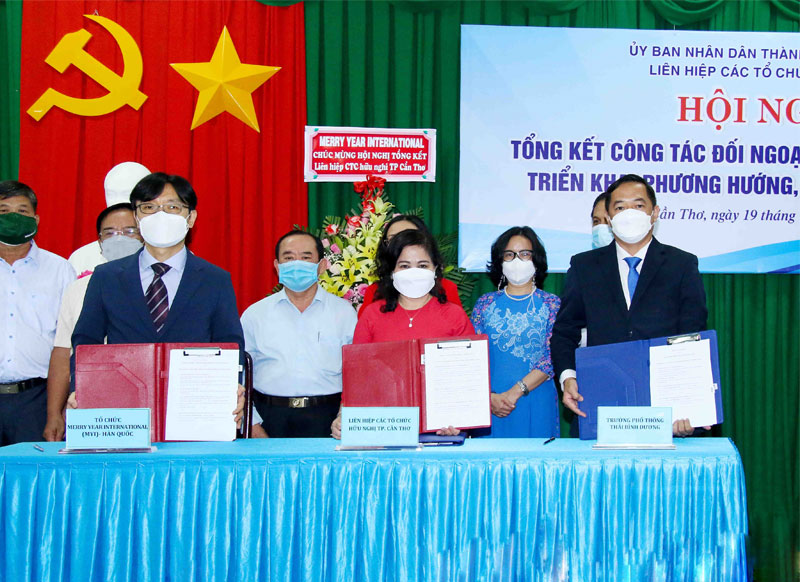 Trường phổ thông Thái Bình Dương ký kết hợp tác với Liên hiệp các tổ chức hữu nghị thành phố Cần Thơ