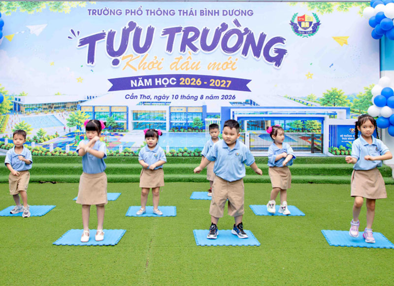Học sinh mầm non Thái Bình Dương biểu diễn văn nghệ trong lễ tựu trường năm học mới