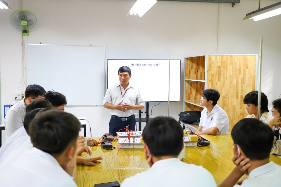 Trải nghiệm thực tế của học sinh Trường Phổ thông Thái Bình Dương tại Đại học Cần Thơ