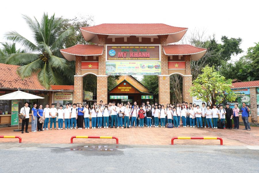 Hoạt động trải nghiệm học tập Tiếng anh – mùa Giáng sinh 2025