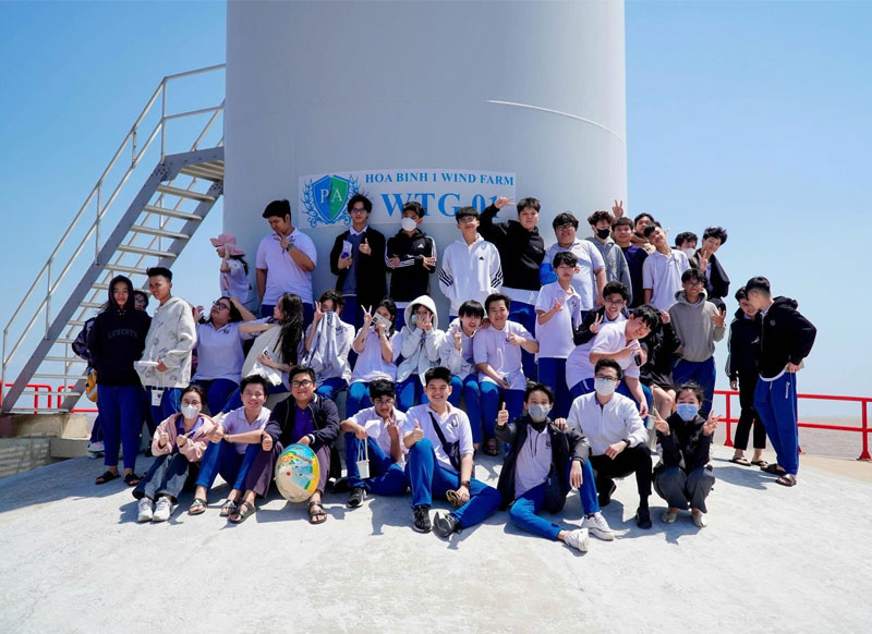 Học sinh trường phổ thông Thái Bình Dương trải nghiệm thực tế tại Nhà máy điện gió Bạc Liêu